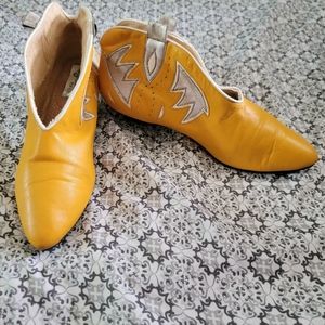 Vintage L.J. Simon Womens Yellow Leather Slip-On Booties